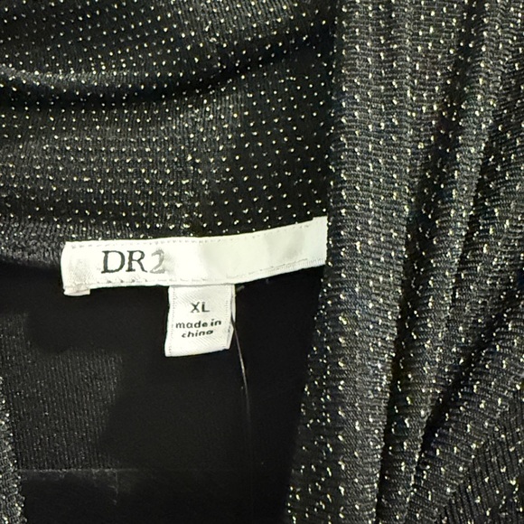 NWT DR2 Black and Gold Shimmer Top sz xl - Picture 3 of 5